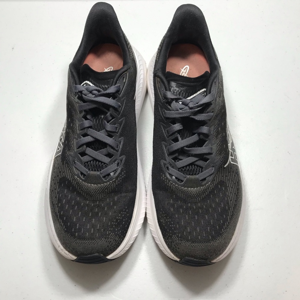 HOKA ONE ONE Mach 6 Black Athletic Running Sneakers with White Soles Size 8B SB-